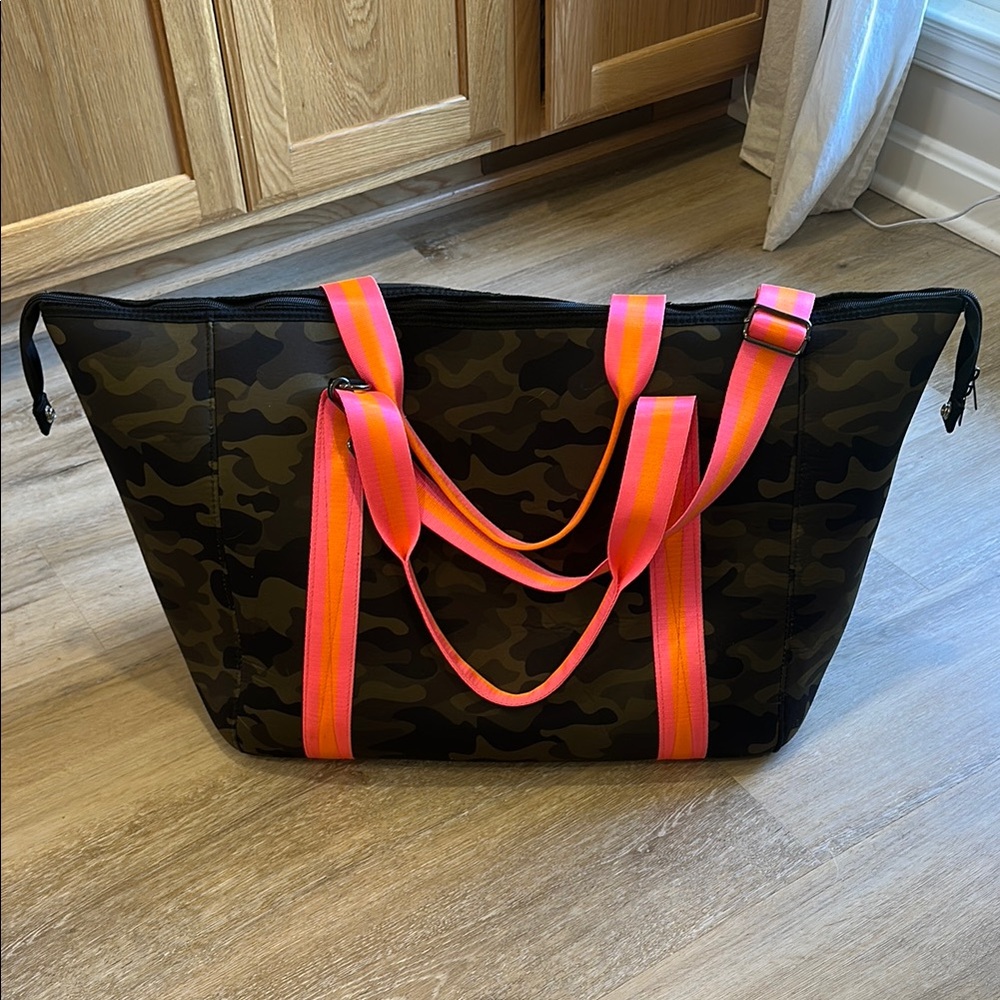Haute Shore Morgan Showoff Neoprene Weekender